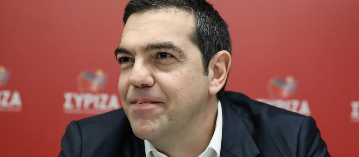 Στα γραφεία του ΣΥΡΙΖΑ έψαλλαν τα κάλαντα στον Αλέξη Τσίπρα - Tραγούδησε μαζί τους μαζί με την Μπέτυ Μπαζιάνα (βίντεο)